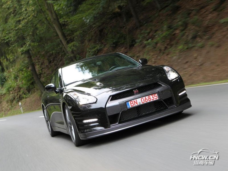 2012款日产GT-R 外观