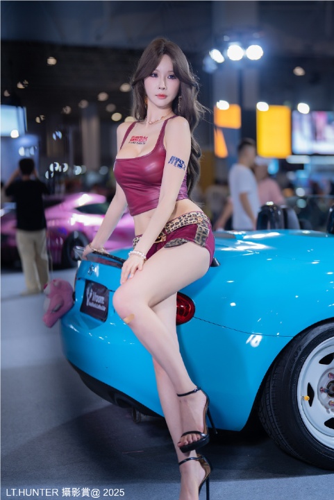  东莞ait改装车展的性感小猫