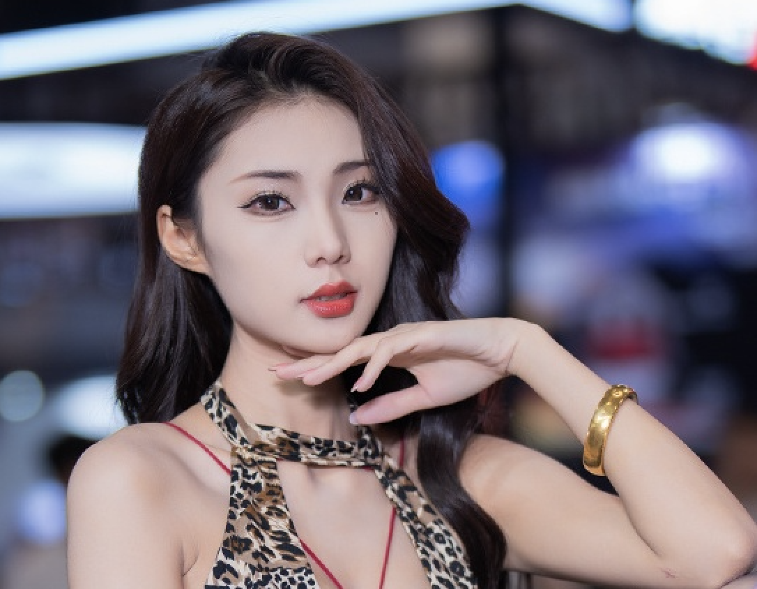 冷艳的东莞改装展车模轩轩