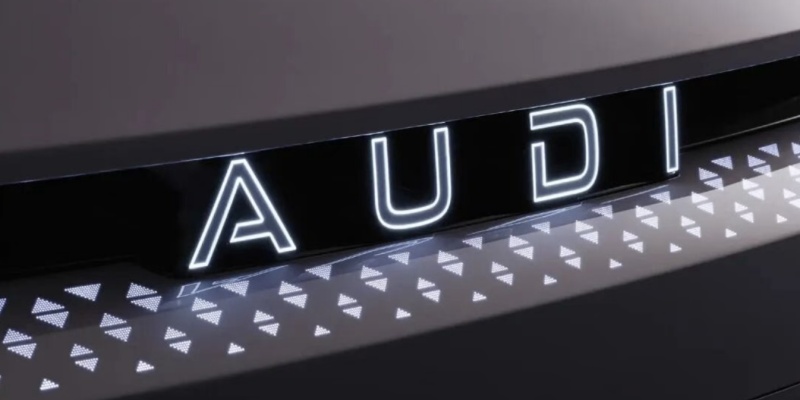 全新AUDI E7X曝光，配800V快充