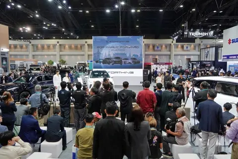 东风风行携 FRIDAY 与星海 V9 亮相曼谷车展