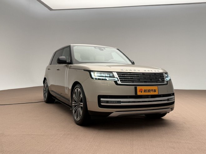 26款新车变化在哪里？实拍揽胜AB长轴版/路虎卫士90