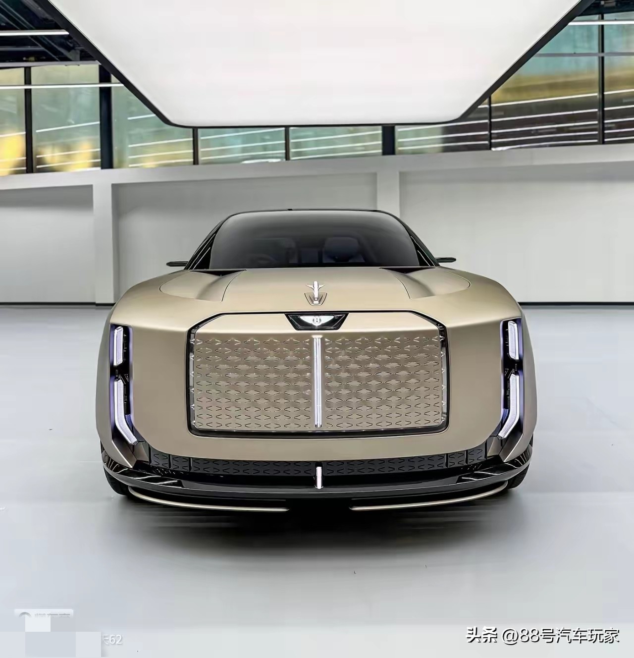 宾利首款纯电车型曝光 非对称三