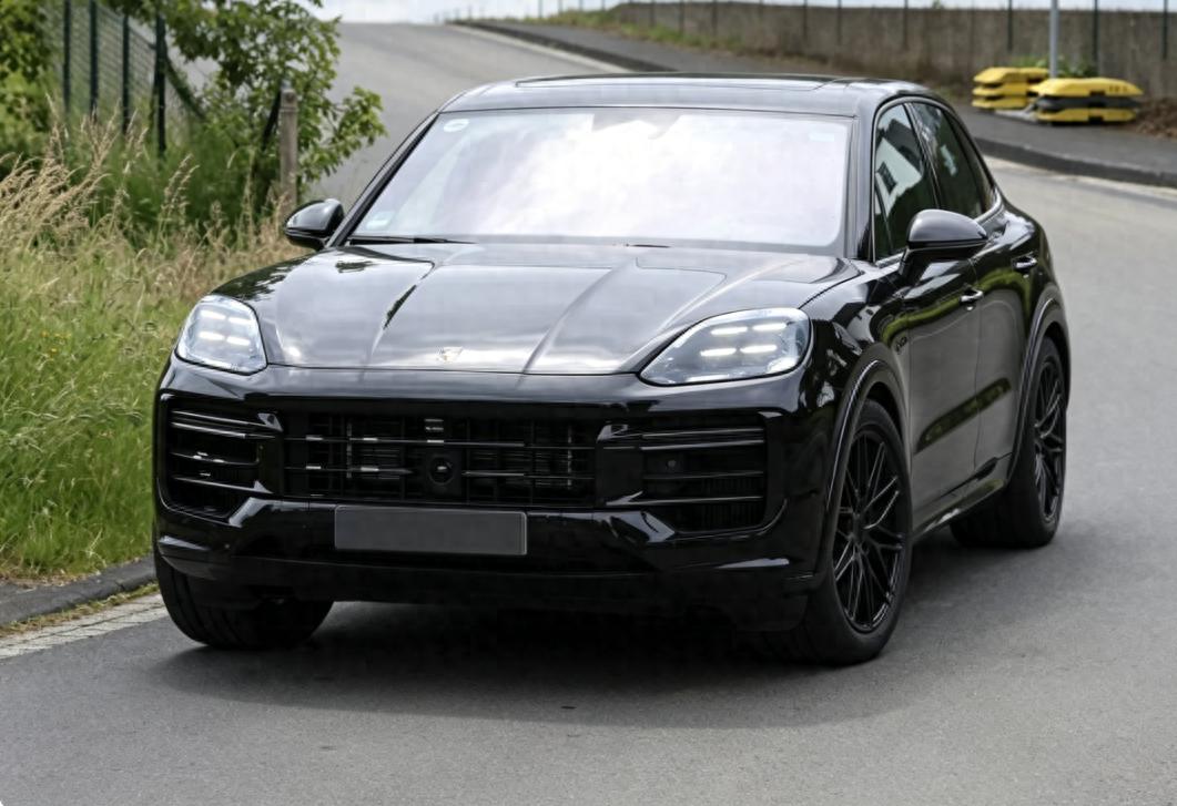 2027款保时捷卡宴Turbo E-Hybrid谍照 739马力插混